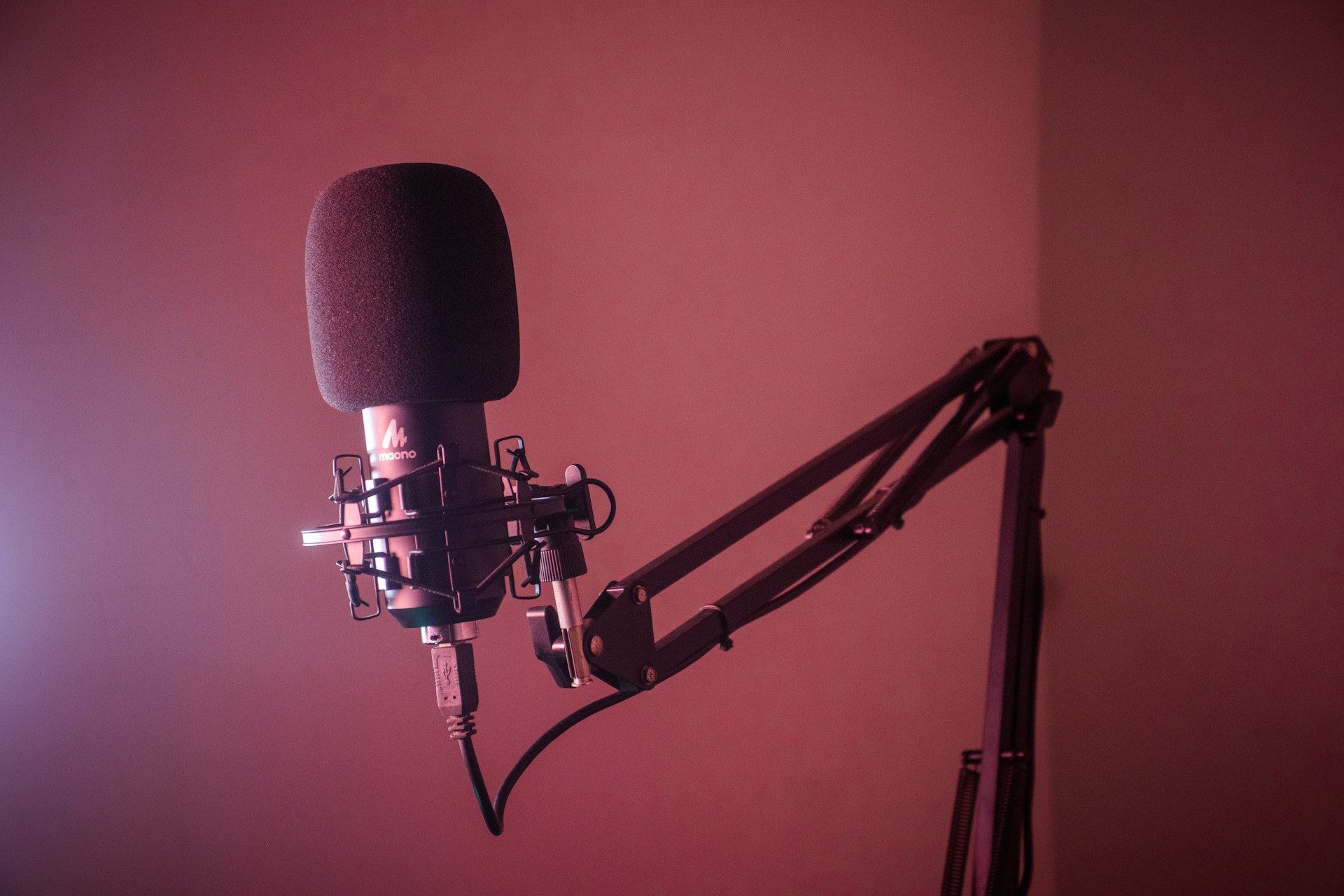 Microphone boom Sennheiser sur perche en studio